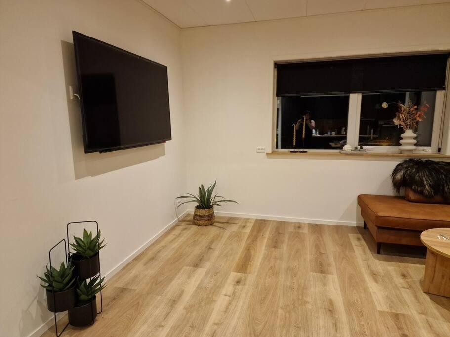 Апартаменты New Flat With Hot Tub - No3 Oyndarfjordur Экстерьер фото