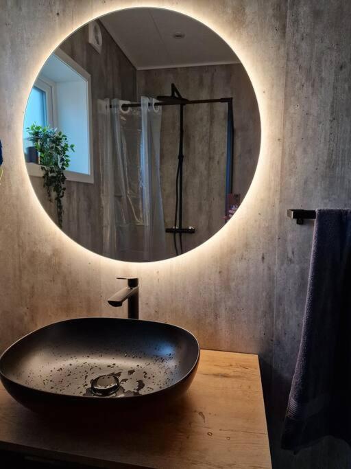 Апартаменты New Flat With Hot Tub - No3 Oyndarfjordur Экстерьер фото